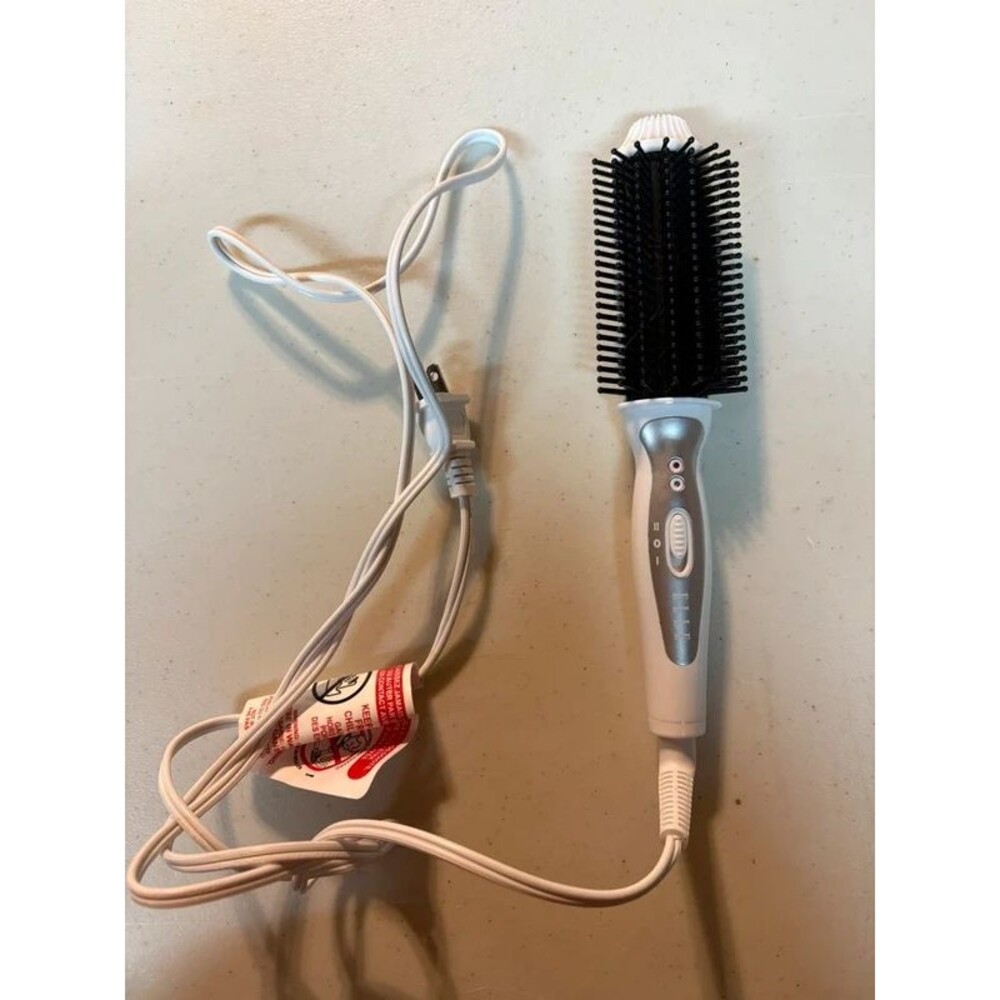 Elle straightener brush